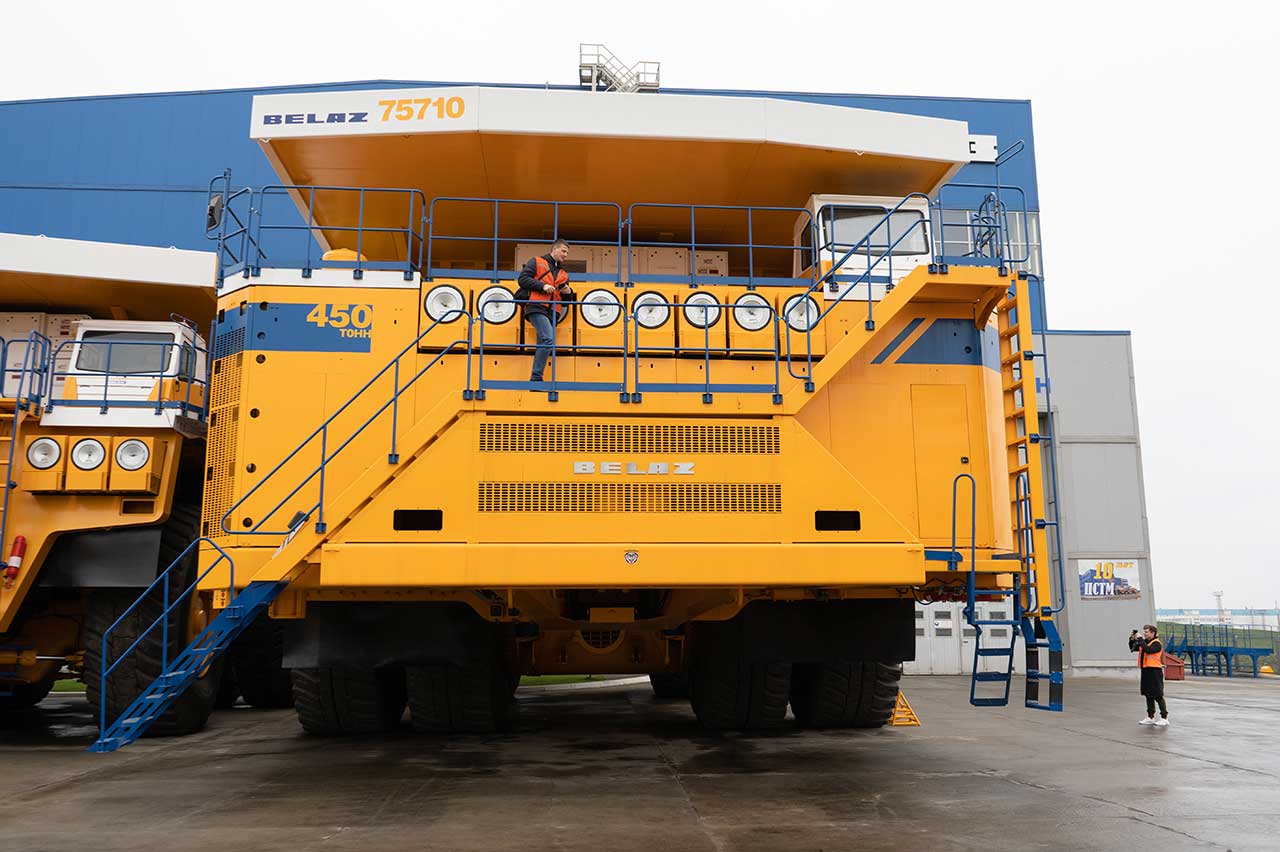 A front view of the BelAZ 75710 with people in the picture to give you an idea of the size of this enormous mining truck